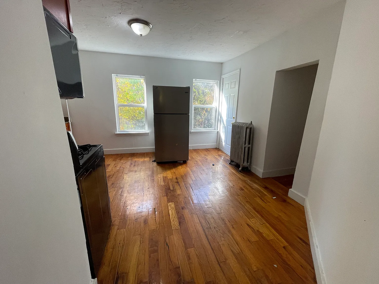 3 bed, 9999 sqft, $3,390 — Photo 3