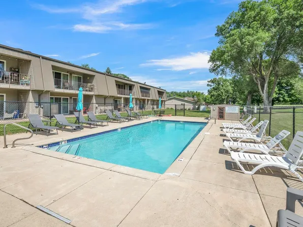 1800 Country Club Dr Unit 219, Okoboji, IA 51355