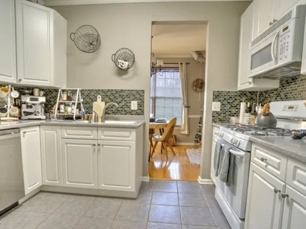43 Conover Ter #43, Lebanon, NJ 08833