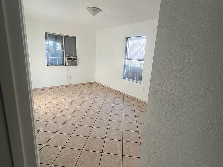 409 Fabian St — Photo 9