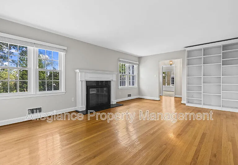 3548 N Valley St — Photo 8