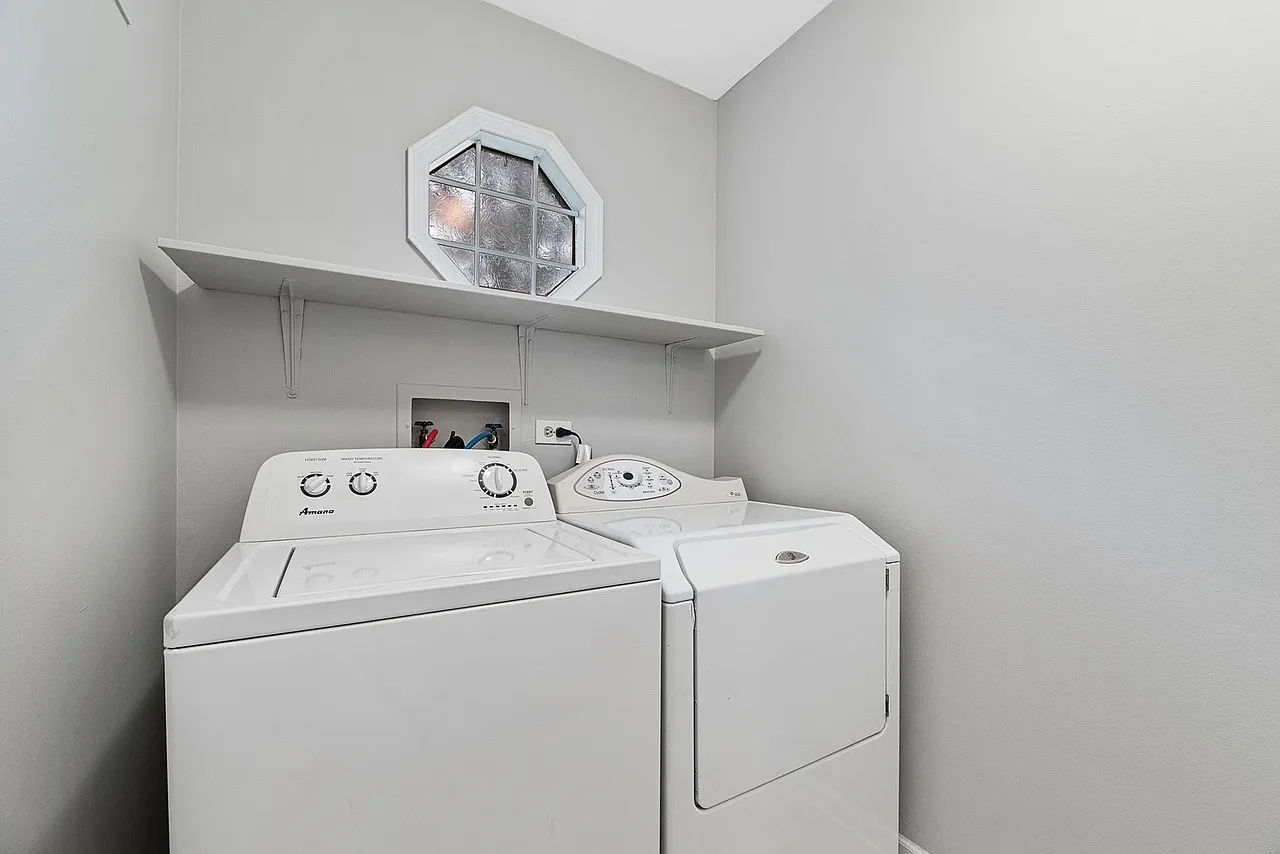2 bed, 1.5 bath, 1100 sqft, $2,200 — Photo 4