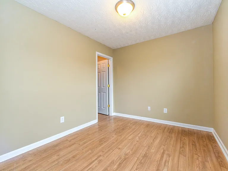 Silver Creek Apartments — Photo 25