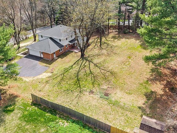 3rd image of 988 Sharpless Rd