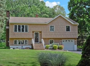 33 Mary Ann Rd, Oak Ridge, NJ 07438