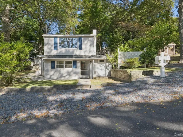 7 Yucca Road, Rocky Point, NY 11778
