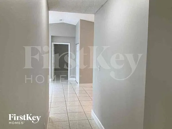 4 bed, 2.0 bath, 1464 sqft, $2,760 — Photo 2
