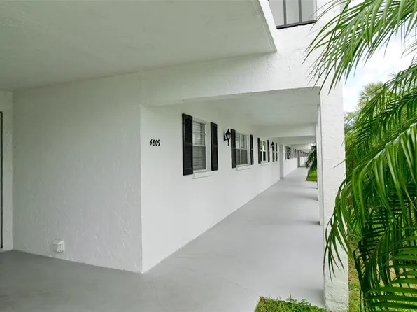 4809 Independence Dr, Bradenton, FL 34210