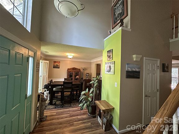 4th image of 113 Old Willow Rd