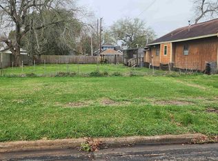 3229 9th St, Port Arthur, TX 77642