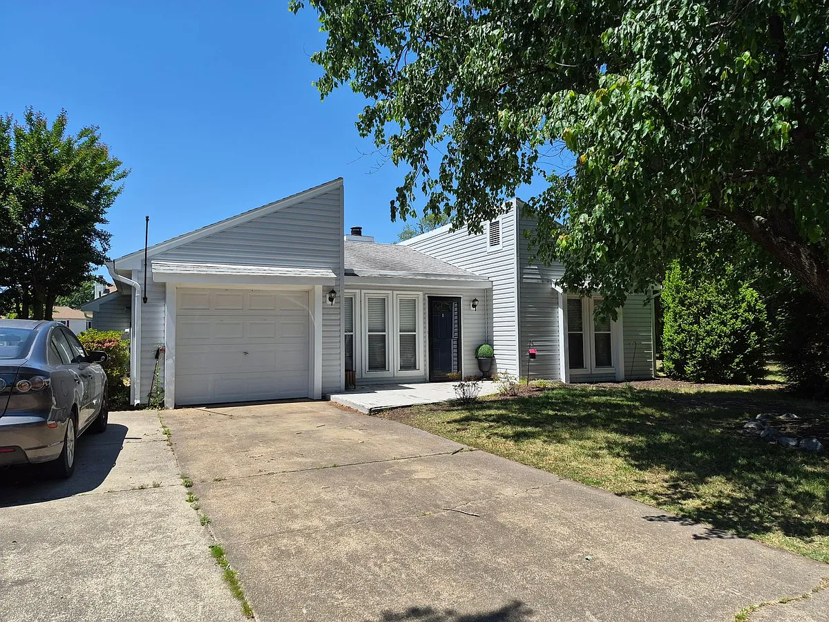 Building Photo - 1301 Cypress Pl