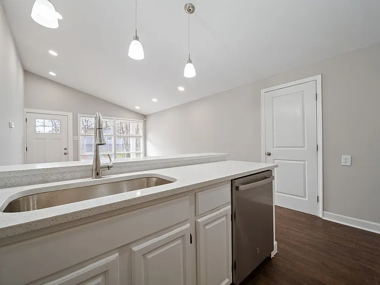 976 McKay Dr SE — Photo 13