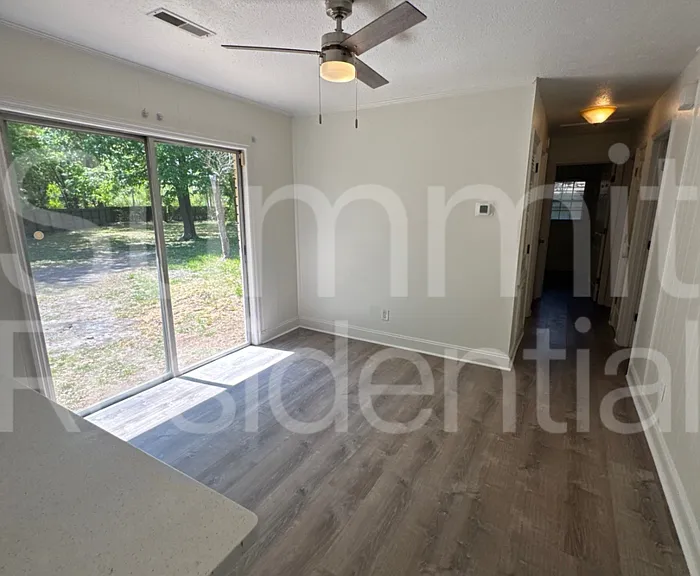 503 Berkeley Dr — Photo 7