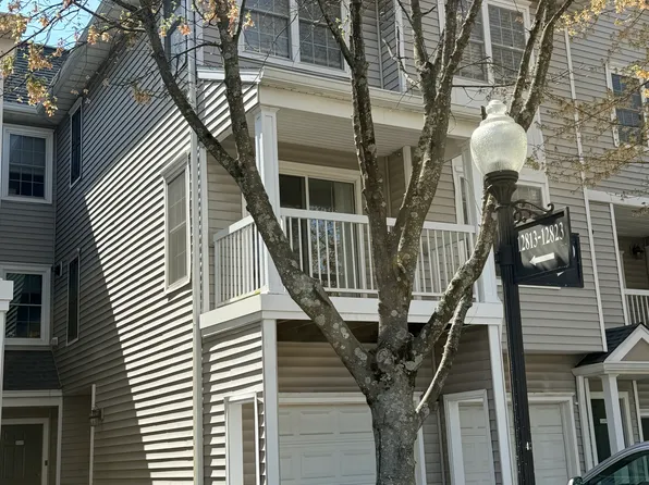 12823 Fair Briar Ln, Fairfax, VA 22033
