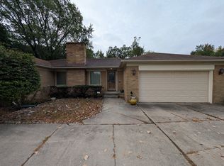12751 W Ten Mile Rd, Oak Park, MI 48237