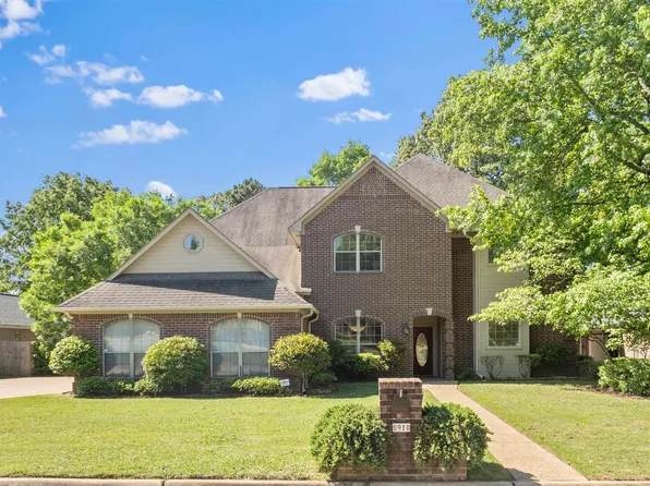 5910 Winchester Dr, Texarkana, TX 75503