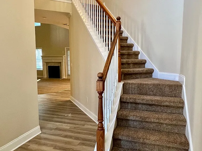 983 Yancey Ct — Photo 3