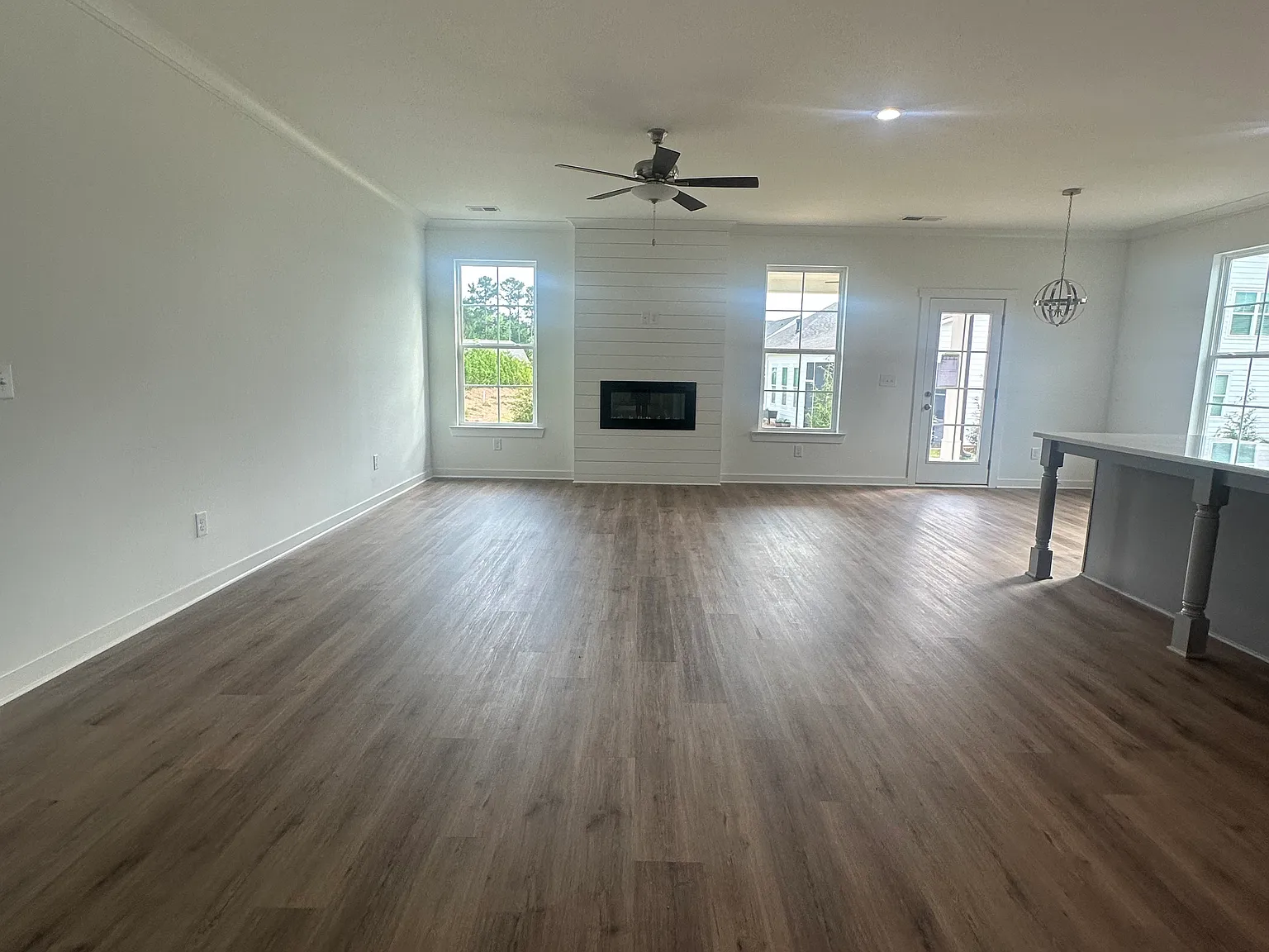 3 bed, 2001 sqft, $3,000 — Photo 2