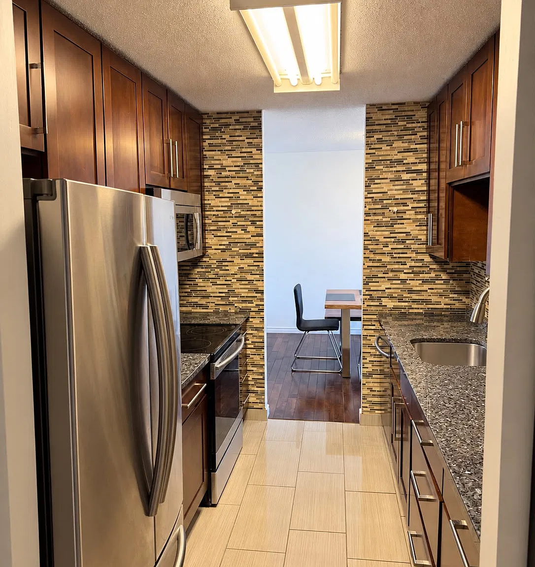 2 bed, 1.0 bath, 918 sqft, $2,595 — Photo 3