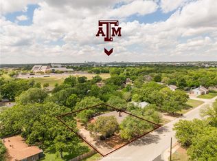 8004 Raintree Dr, College Station, TX 77845