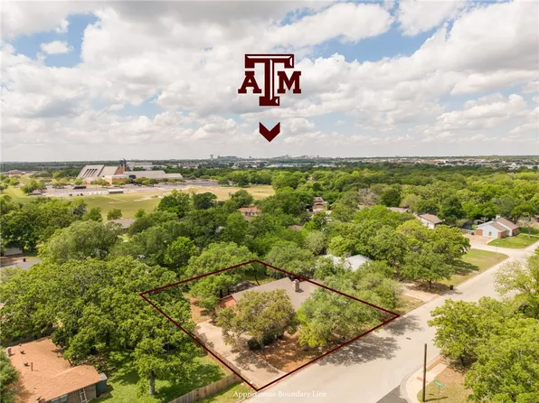 8004 Raintree Dr, College Station, TX 77845