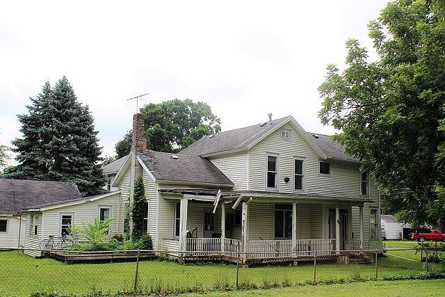 2nd image of 104 S Clinton St