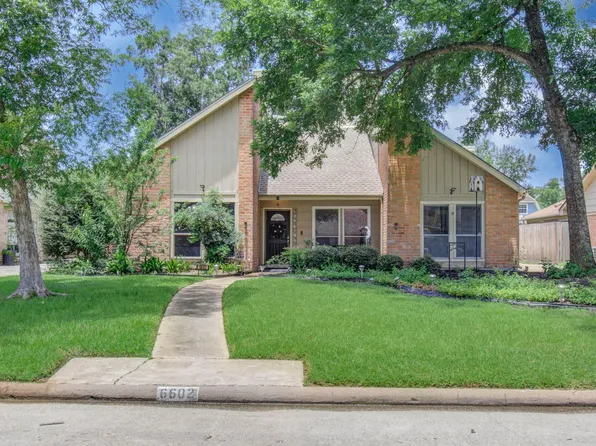 6602 Castle Lane Dr, Houston, TX 77066
