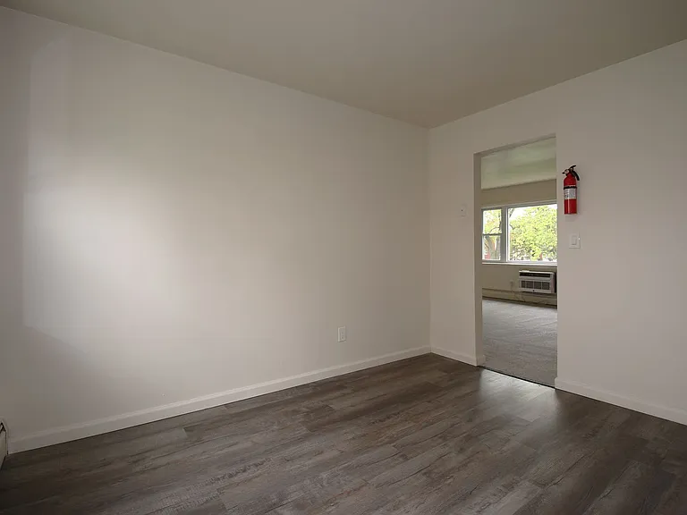 Village Crest Apartments — Photo 11