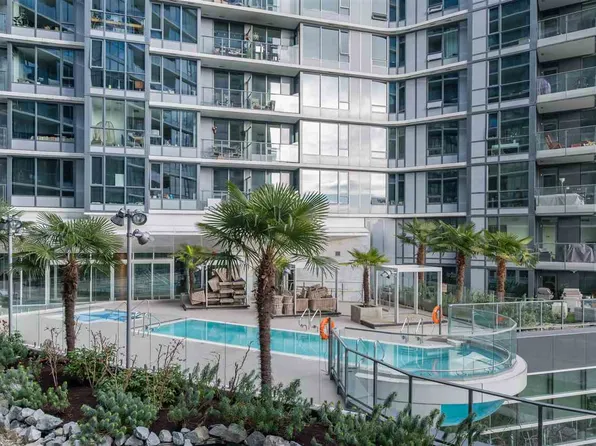 68 Smithe St, Vancouver, BC