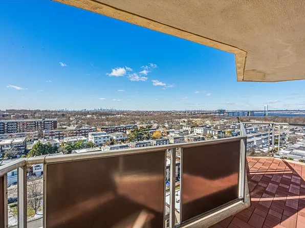 17-85 215th St APT 15E, Queens, NY 11360