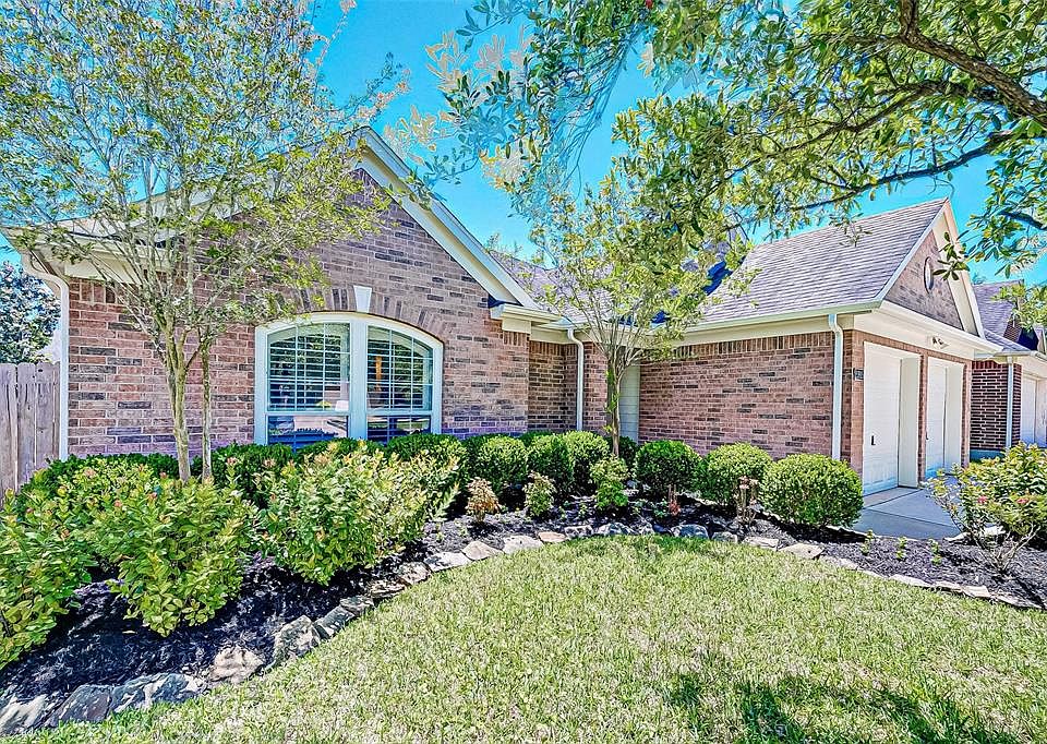 1st image of 20915 Avery Cove Ln