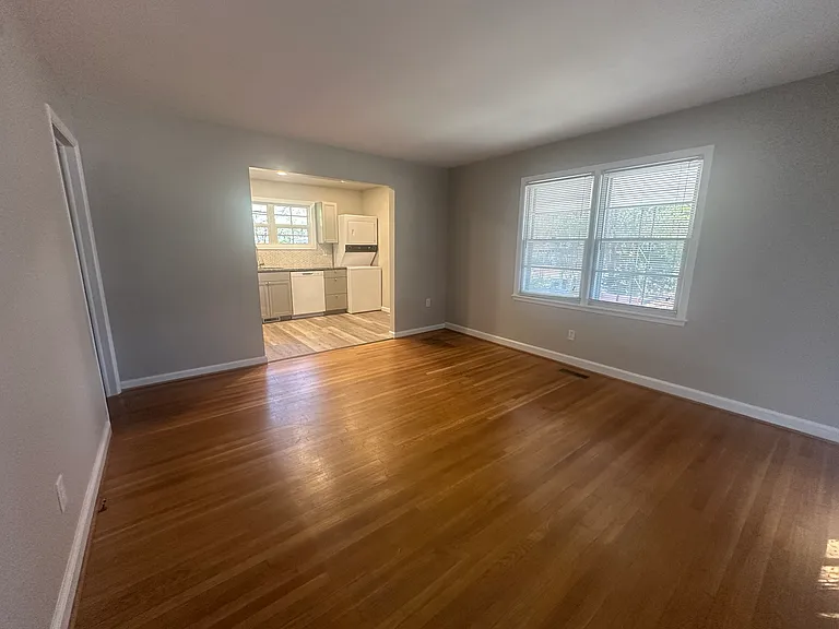 1815 Fargo Dr — Photo 6