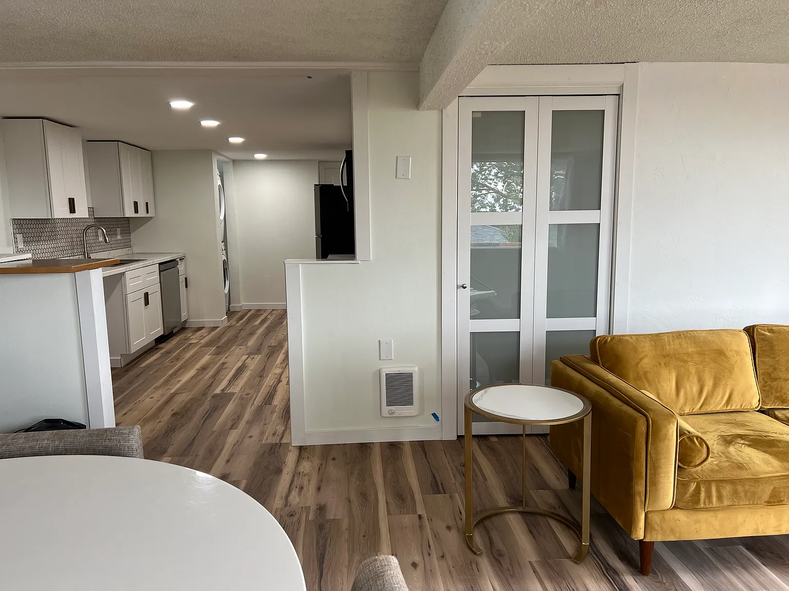 1 bed, 1450 sqft, $1,300 — Photo 3