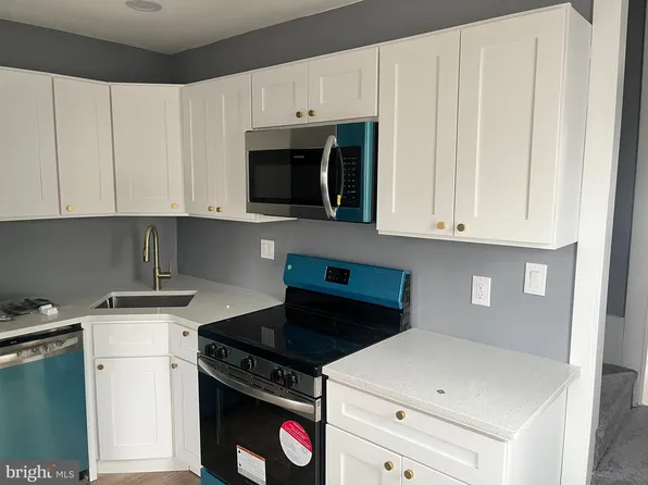330 Pine Aly, Pottstown, PA 19464