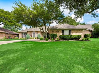 919 Kingston Dr, Mansfield, TX 76063