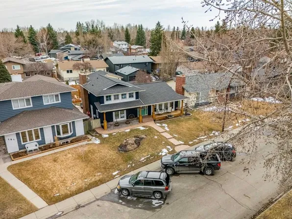 147 NW Midvalley Pl SE, Calgary, AB T2X 1K3