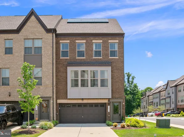 162 Capital Ct, Upper Marlboro, MD 20774
