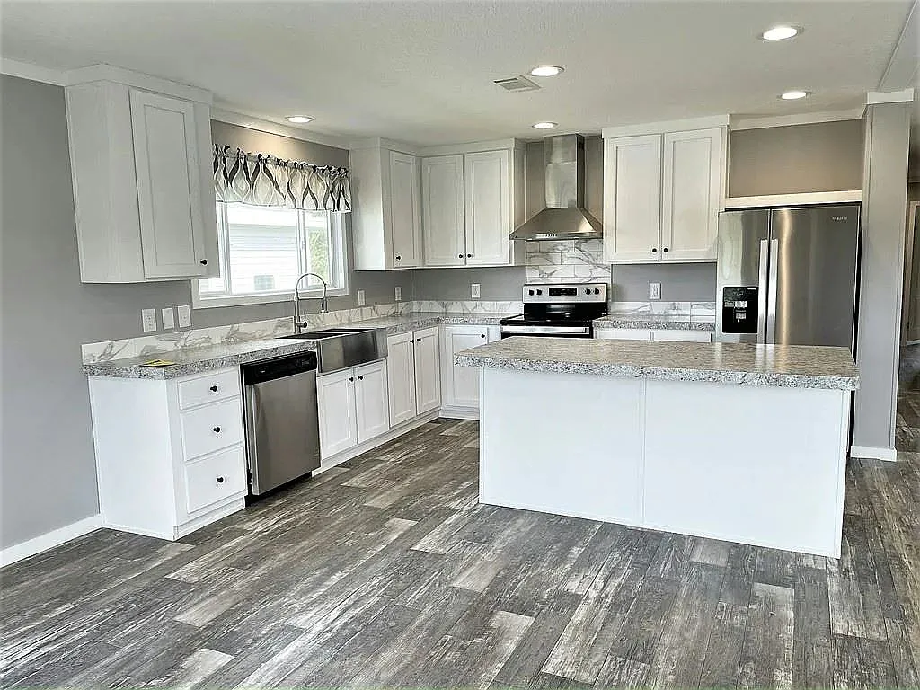 3 bed, 2.0 bath, 1372 sqft, $1,386 — Photo 3