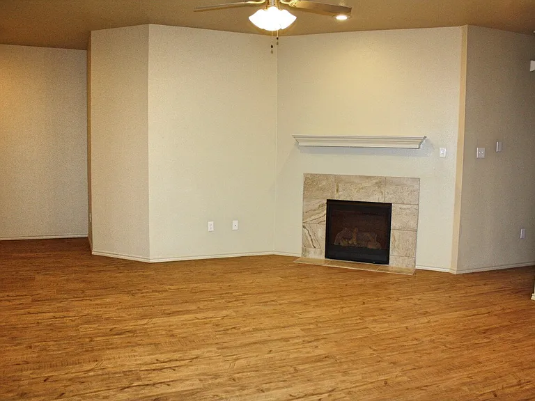 6702 Pontiac Ave — Photo 2