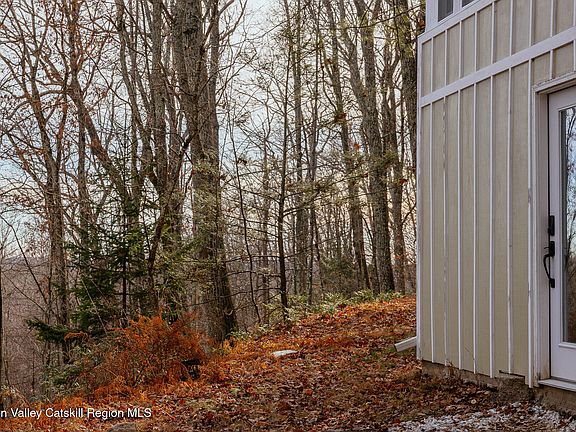 2nd image of 30 Cardinal Trail W