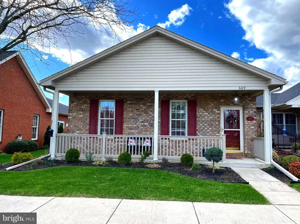 609 Observatory Dr, Hagerstown, MD 21742