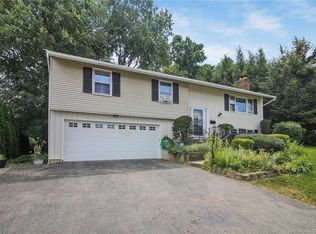 17 Carriage Dr, Waterbury, CT 06708