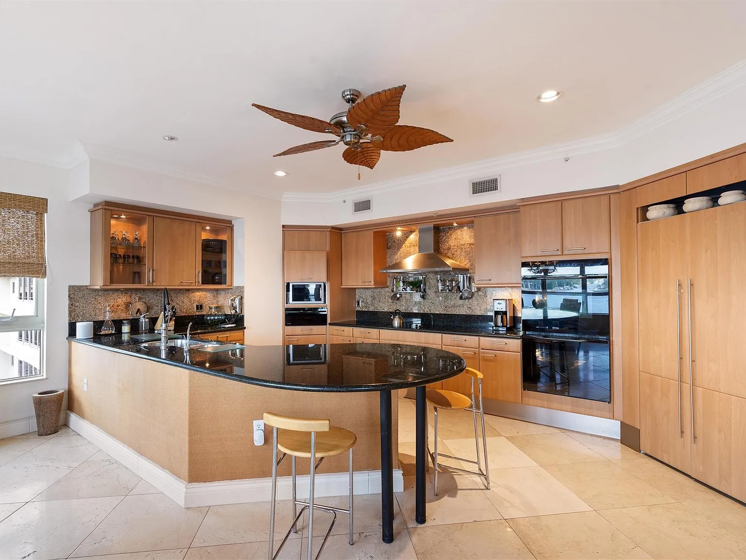 3 bed, 3.5 bath, 3102 sqft, $11,000 — Photo 3