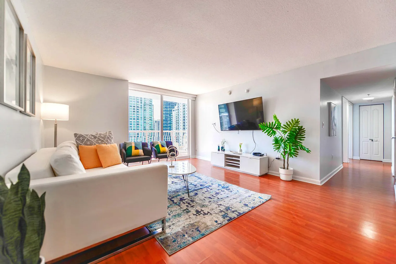 3 bed, 2.0 bath, 1227 sqft, $4,960 — Photo 2