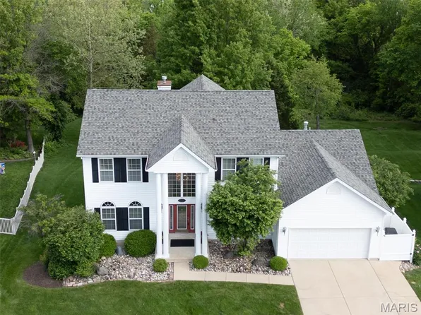 5443 Westwood Dr, Saint Charles, MO 63304