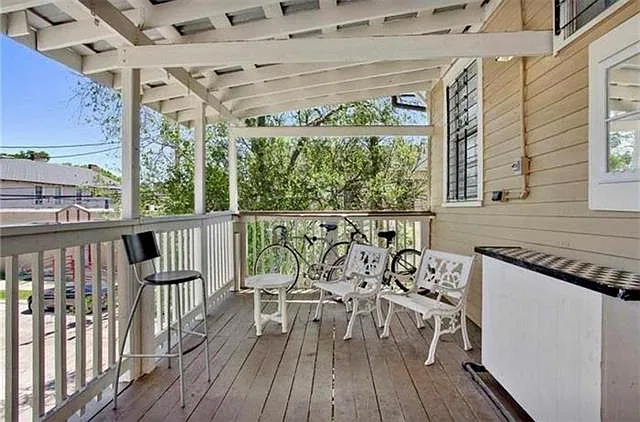 4 bed, 2.0 bath, 2097 sqft, $2,250 — Photo 2