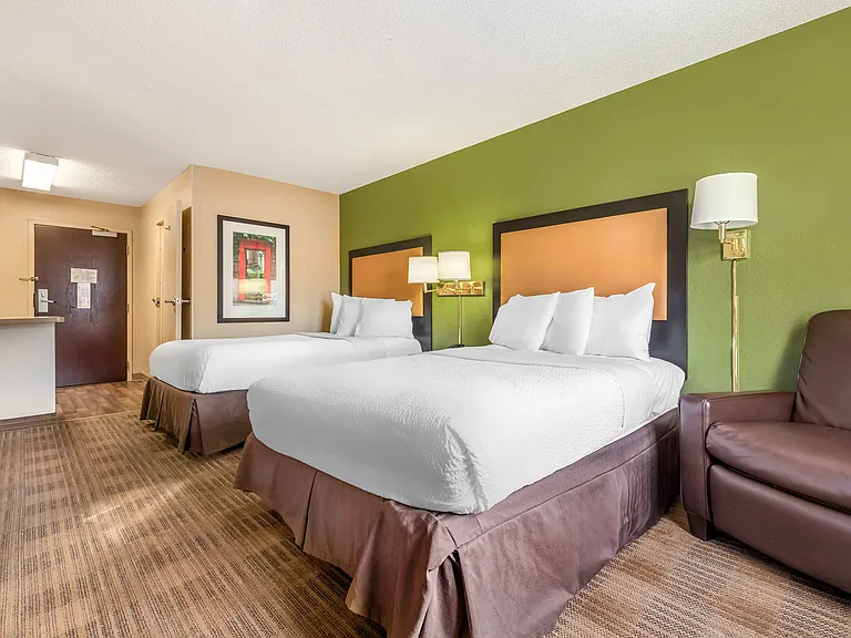Studio Suite - 2 Full Beds