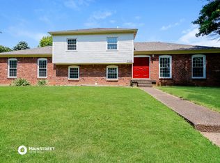 7113 Chippenham Rd, Louisville, KY 40222