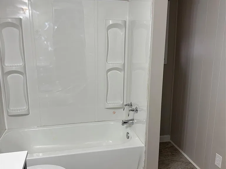 242 John C Rd — Photo 11