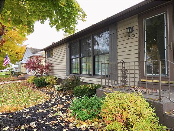 3rd image of 263 Oakridge Ave
